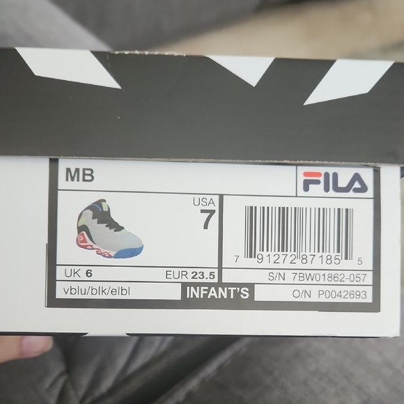 Fila Black and Blue Sneakers Modern Athletic Design - Picture 6 of 6